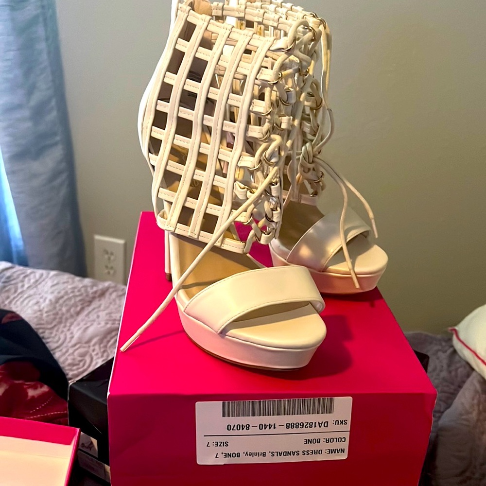 Bone/ivory heel